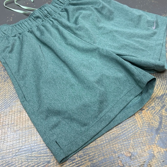 Nike Attack Sportswear Shorts Green DX6024-361 Small Women’s Mid Rise - Picture 5 of 12